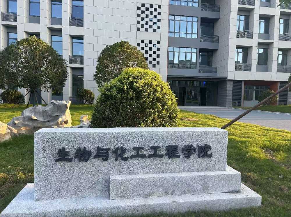 襄都区扬州职业大学体育场高杆灯项目
